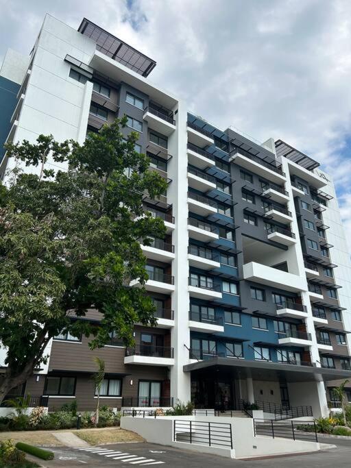 Royalty Suites Kingston Exterior foto