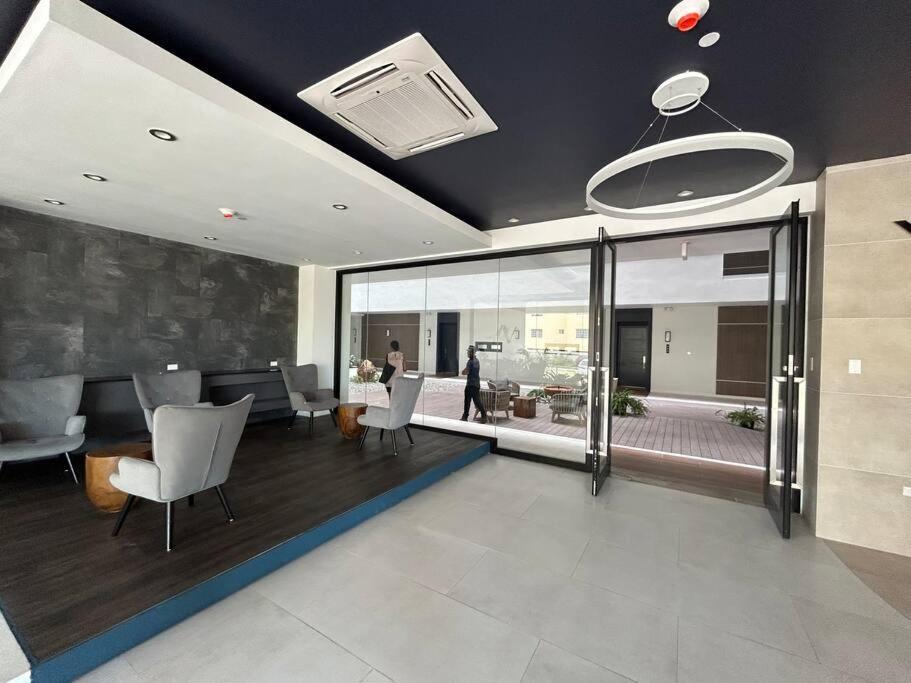 Royalty Suites Kingston Exterior foto